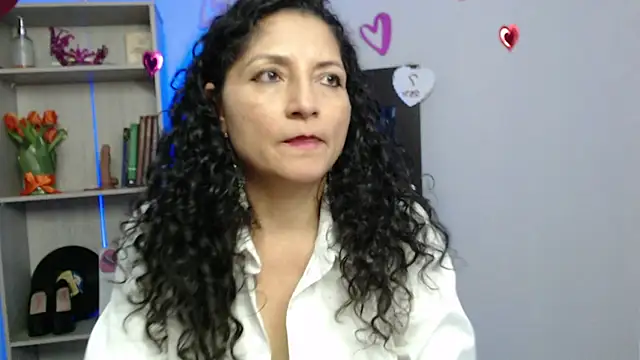 Snapshot of arianna_ros3 chatting on February 19, 4:00 pm arianna ros3 online show from February 19, 4:00 pm