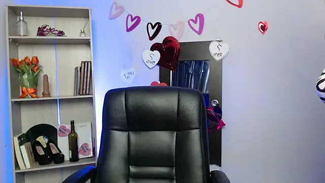 Snapshot of arianna_ros3 chatting on March 1, 6:43 pm arianna ros3 online show from March 1, 6:43 pm