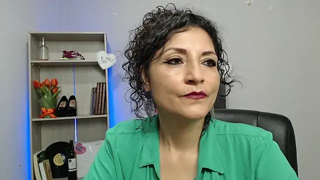 Snapshot of arianna_ros3 chatting on March 12, 4:56 pm arianna ros3 online show from March 12, 4:56 pm