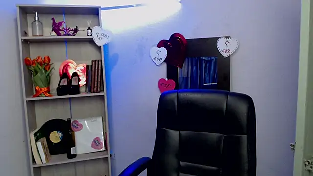 Snapshot of arianna_ros3 chatting on March 15, 11:50 pm arianna ros3 online show from March 15, 11:50 pm