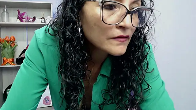 Snapshot of arianna_ros3 chatting on March 20, 8:08 pm arianna ros3 online show from March 20, 8:08 pm