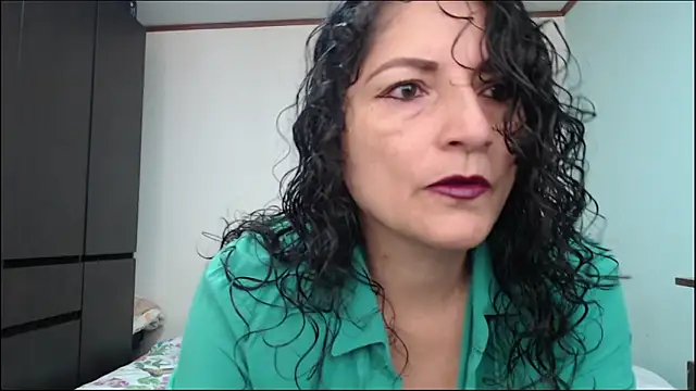 Snapshot of arianna_ros3 chatting on October 13, 2:17 pm arianna ros3 online show from October 13, 2:17 pm