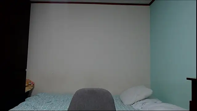 Snapshot of arianna_ros3 chatting on October 18, 12:57 am arianna ros3 online show from October 18, 12:57 am