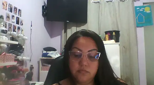 Paolaa hoot online show from February 23, 9:37 pm