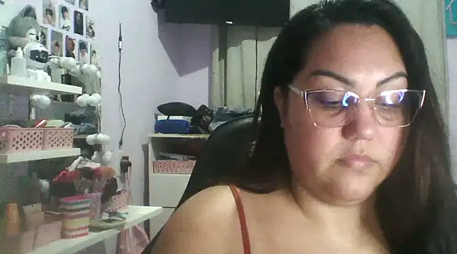 Paolaa hoot online show from February 26, 4:14 am