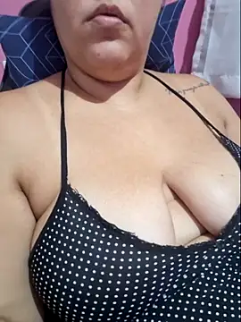 Paolaa hoot online show from March 22, 9:53 pm