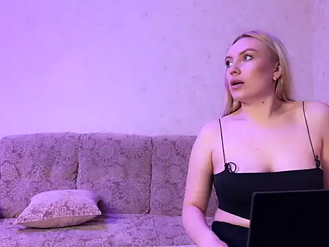 Snapshot of AzallandRoom chatting on December 4, 6:16 pm AzallandRoom online show from December 4, 6:16 pm