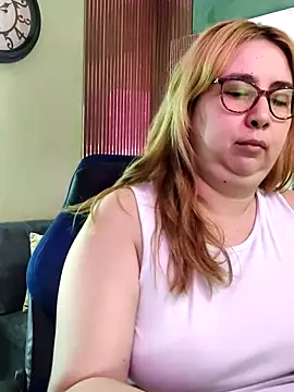 Snapshot of chloe_prg chatting on July 10, 1:21 am chloe prg online show from July 10, 1:21 am