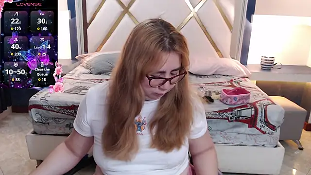 Snapshot of chloe_prg chatting on July 25, 3:59 am chloe prg online show from July 25, 3:59 am