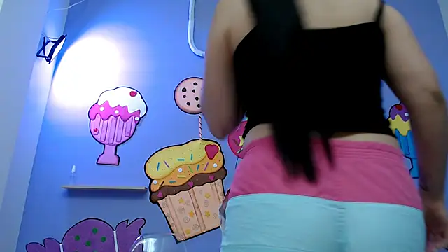 Snapshot of sweetfantacies18 chatting on February 21, 1:11 am sweetfantacies18 online show from February 21, 1:11 am