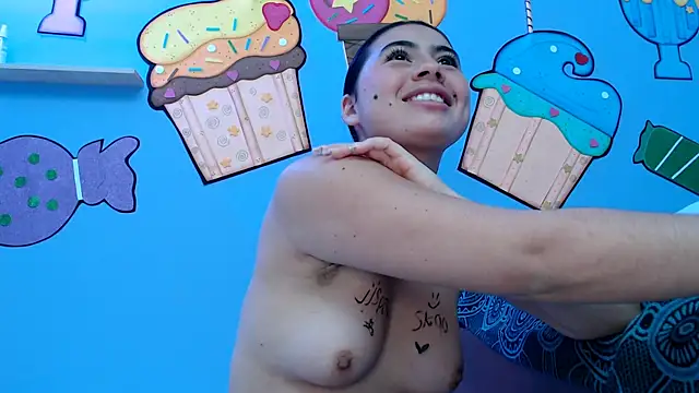 Snapshot of sweetfantacies18 chatting on February 23, 4:07 am sweetfantacies18 online show from February 23, 4:07 am