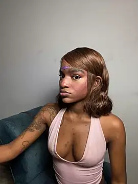 Snapshot of Zizi-campbel chatting on February 2, 11:20 am Zizi-campbel online show from February 2, 11:20 am