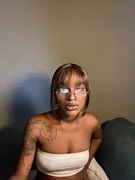 Snapshot of Zizi-campbel chatting on February 3, 8:41 am Zizi-campbel online show from February 3, 8:41 am