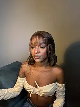 Snapshot of Zizi-campbel chatting on February 6, 10:29 am Zizi-campbel online show from February 6, 10:29 am