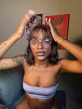 Snapshot of Zizi-campbel chatting on February 12, 9:48 am Zizi-campbel online show from February 12, 9:48 am