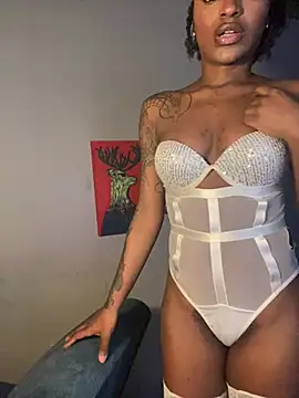 Snapshot of Zizi-campbel chatting on March 1, 10:39 am Zizi-campbel online show from March 1, 10:39 am