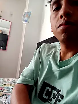 Snapshot of Alex-col chatting on December 18, 8:36 pm Alex-col online show from December 18, 8:36 pm