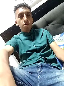 Snapshot of Alex-col chatting on December 22, 12:07 am Alex-col online show from December 22, 12:07 am