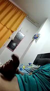 Snapshot of Alex-col chatting on December 23, 11:06 pm Alex-col online show from December 23, 11:06 pm