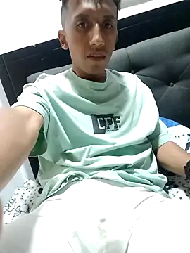 Snapshot of Alex-col chatting on December 25, 7:57 am Alex-col online show from December 25, 7:57 am