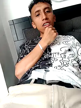 Snapshot of Alex-col chatting on December 26, 4:36 pm Alex-col online show from December 26, 4:36 pm