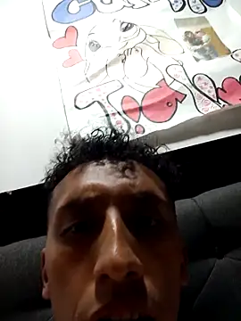 Snapshot of Alex-col chatting on December 28, 12:04 am Alex-col online show from December 28, 12:04 am