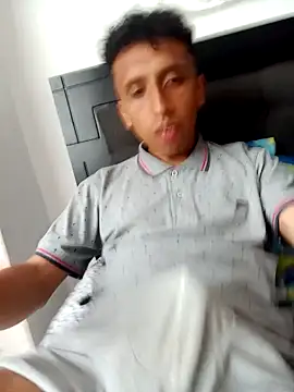 Snapshot of Alex-col chatting on December 31, 9:28 pm Alex-col online show from December 31, 9:28 pm