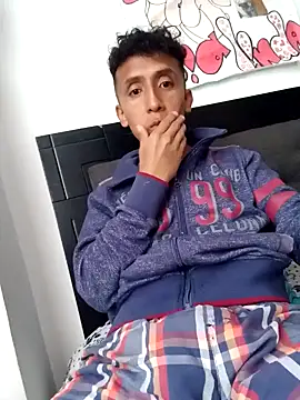 Snapshot of Alex-col chatting on January 8, 10:37 pm Alex-col online show from January 8, 10:37 pm