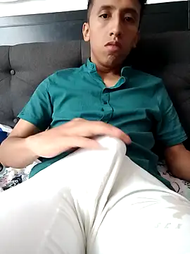 Snapshot of Alex-col chatting on January 29, 10:22 pm Alex-col online show from January 29, 10:22 pm