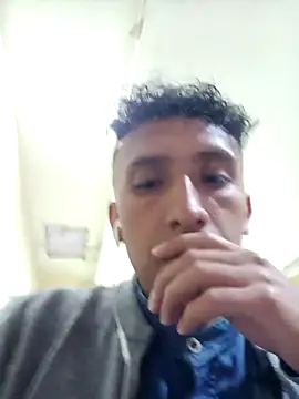 Snapshot of Alex-col chatting on March 10, 11:06 pm Alex-col online show from March 10, 11:06 pm