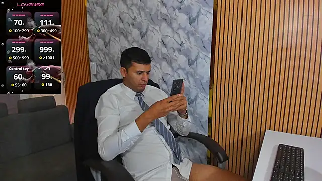 Hideintheoffice online show from December 19, 12:34 pm