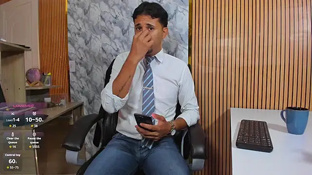 Hideintheoffice online show from March 29, 1:00 pm