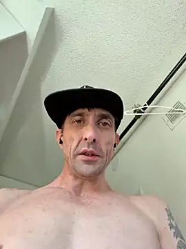 JuicyFuckinPussy online show from April 9, 6:02 pm