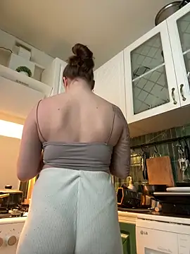 MayaMystic online show from April 16, 1:12 pm