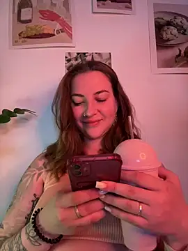 MayaMystic online show from April 22, 1:12 pm