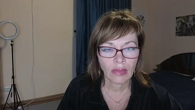 Snapshot of Miss_Moren chatting on November 17, 12:11 pm Miss Moren online show from November 17, 12:11 pm