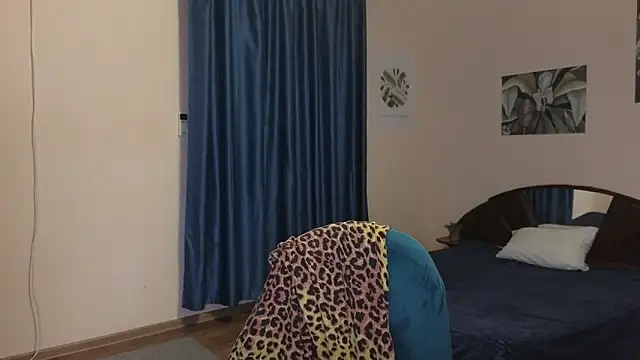 Snapshot of Miss_Moren chatting on November 18, 2:43 pm Miss Moren online show from November 18, 2:43 pm