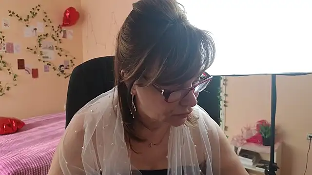 Snapshot of Miss_Moren chatting on March 16, 6:17 am Miss Moren online show from March 16, 6:17 am