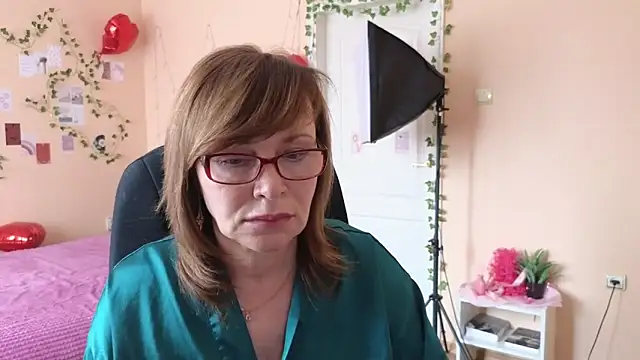 Snapshot of Miss_Moren chatting on March 27, 8:37 am Miss Moren online show from March 27, 8:37 am