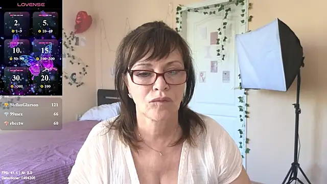 Snapshot of Miss_Moren chatting on June 27, 12:22 pm Miss Moren online show from June 27, 12:22 pm