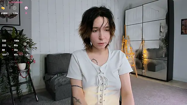 lilithlunna online show from December 27, 5:31 am