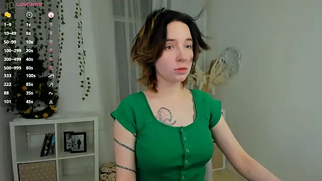 lilithlunna online show from December 30, 11:28 pm