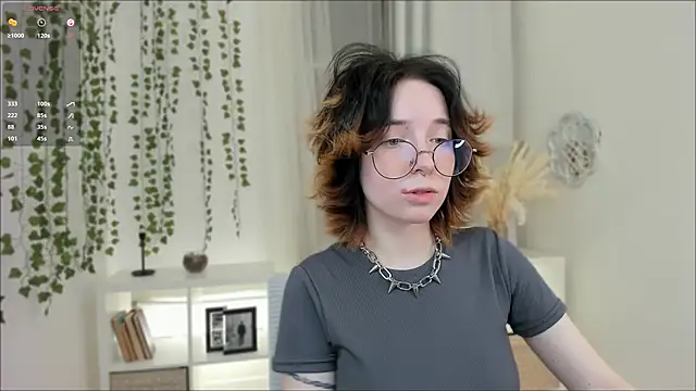 lilithlunna online show from January 14, 8:48 pm