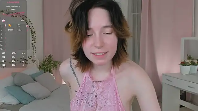 lilithlunna online show from January 25, 4:56 am