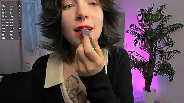 lilithlunna online show from February 2, 4:59 am