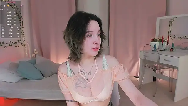 lilithlunna online show from February 4, 4:08 pm