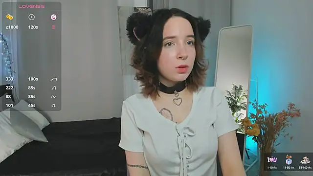 lilithlunna online show from March 4, 4:09 pm