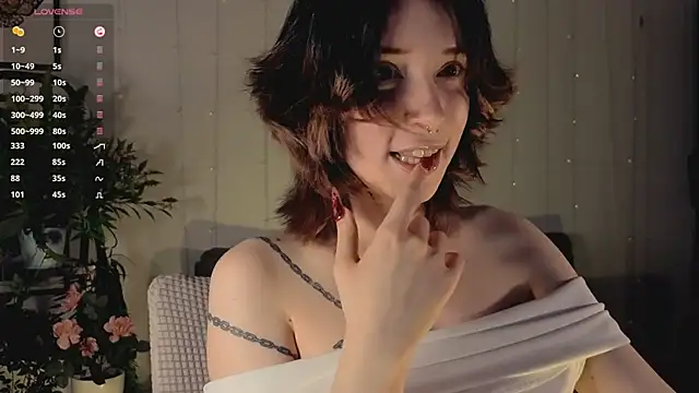 lilithlunna online show from March 8, 4:34 am