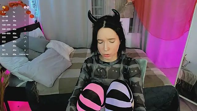 lilithlunna online show from October 24, 12:56 pm