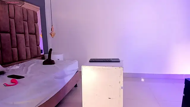 victoriaroyce1 online show from March 25, 11:27 am